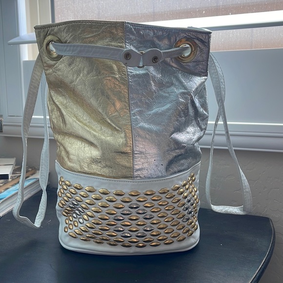 Vintage Bags New World Collection 8s Genuine Leather Bucket Bag